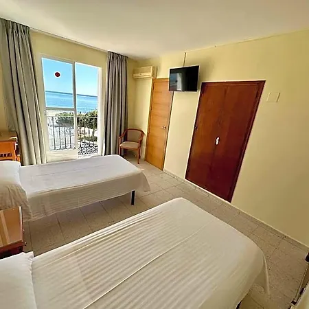 Hotel Cabello *